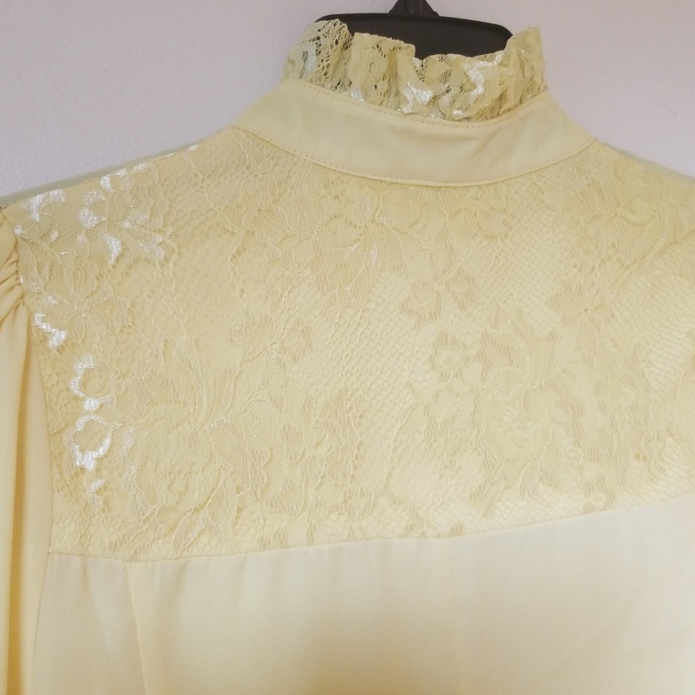 Blouse - Picture 2 of 4